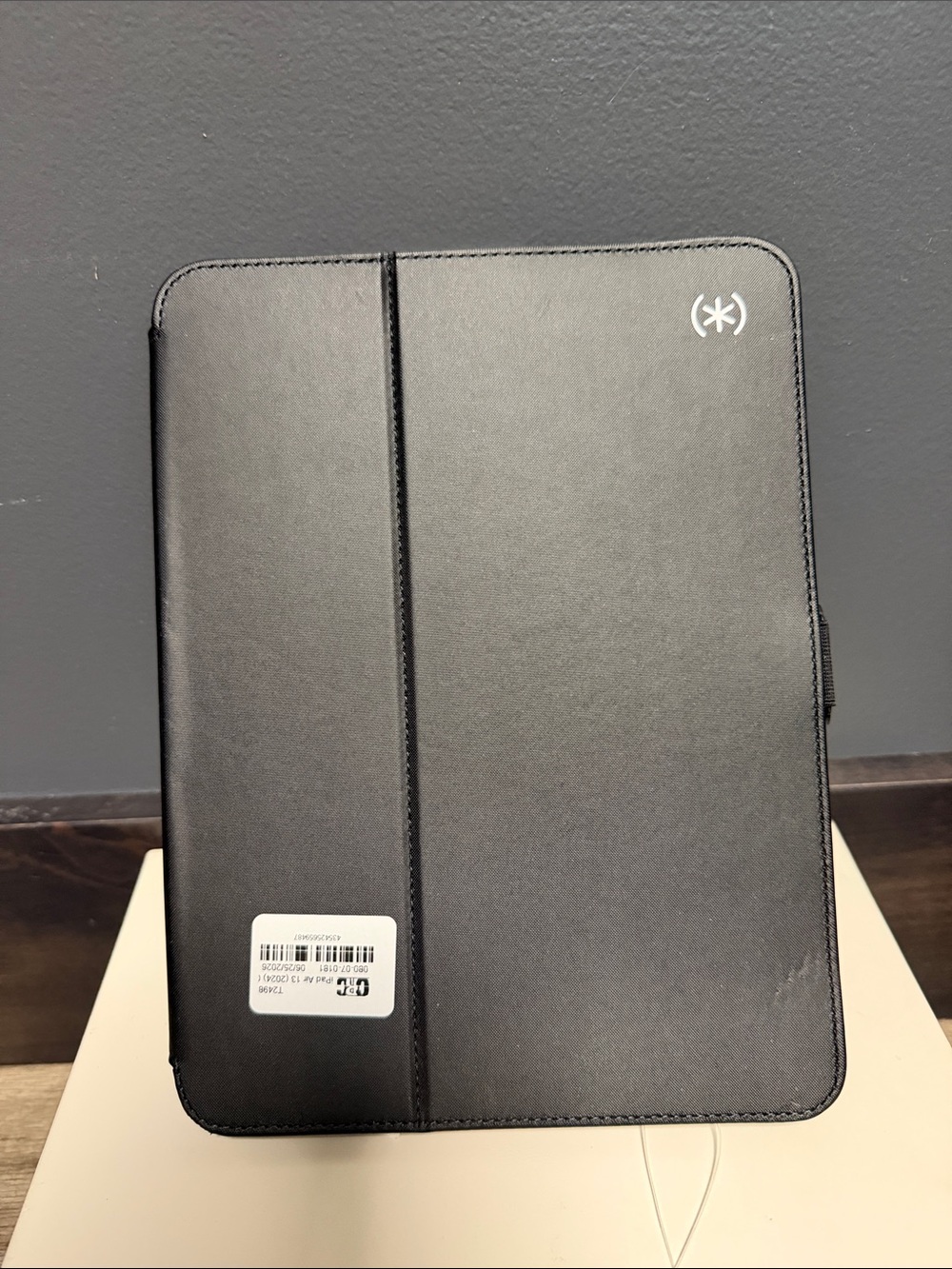speck Black Tablet Folio Case with Stand Groove for IPad Air 13